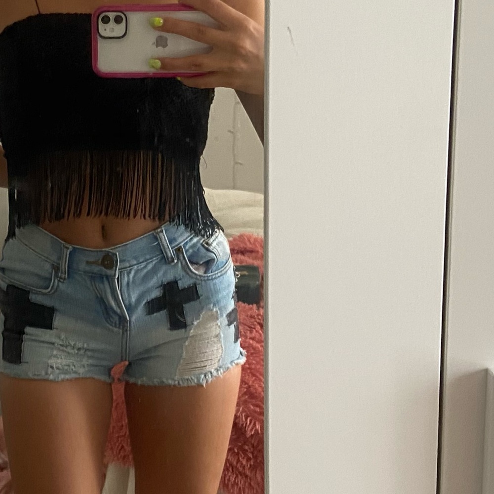 Cross shorts